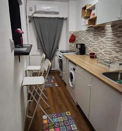Apartment Crisshome1 *
